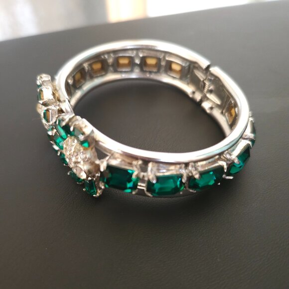 Vintage Emerald Green Rhinestone Art Deco Style Hinged Clamper Bracelet - Picture 7 of 11